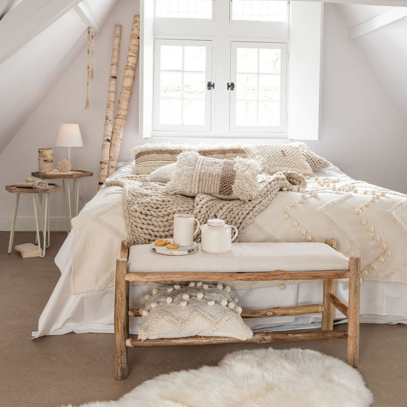 Banc bout de lit en bois naturel et coussin blanc - Gali