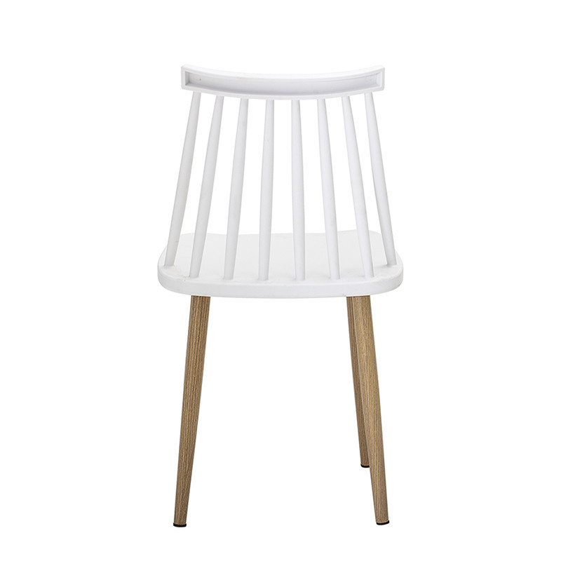 Chaise à barreaux blanche design extérieur Bloomingville