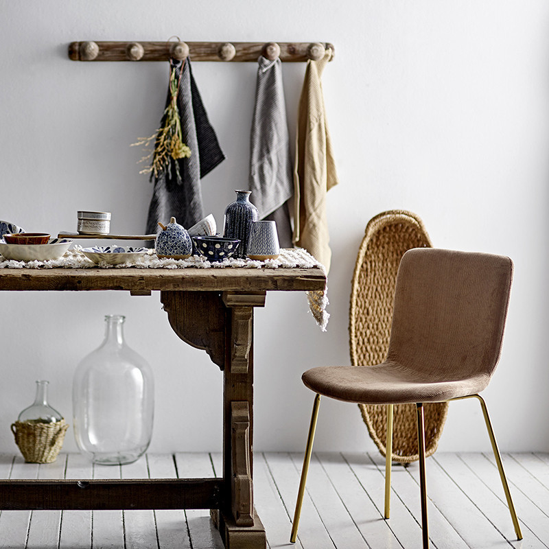 Chaise pieds dorés en tissu taupe design Bloomingville - Fland