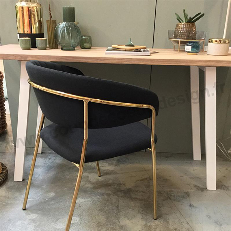 Chaise grise vintage avec accoudoirs pied doré Bloomingville