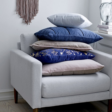 Coussin en velours bleu Bloomingville 60x40 - Royal
