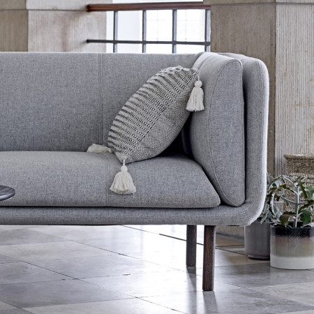 Coussin ethnique noir et beige avec pompoms Bloomingville - Ethni 