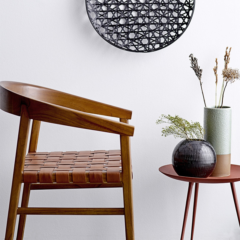 Chaise design en cuir tressé marron Bloomingville