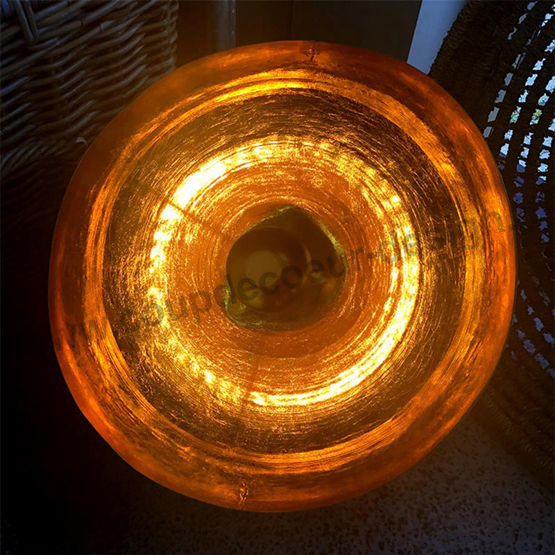 Lampe à poser au sol en métal doré design - Biot 