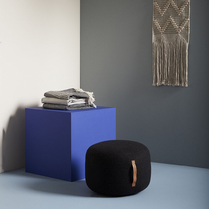 Pouf noir rond avec poignée Hubsch - Puly 