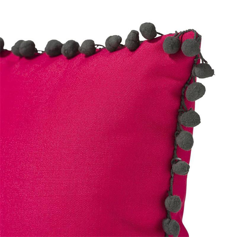 Coussin rose et gris avec pompons - Pompom 