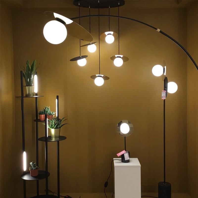 Lampadaire salon design noir et doré - Jonah 
