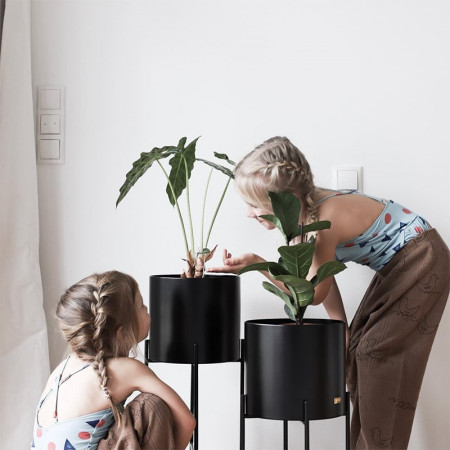 Pots de fleurs sur pieds métal noir design Hubsch - Pétale