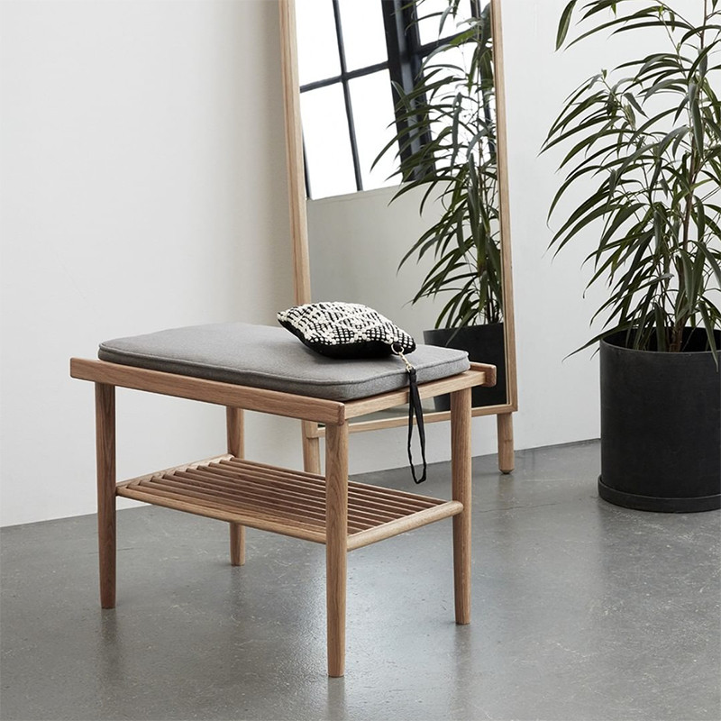 Petit banc en bois style scandinave avec coussin gris - Sine