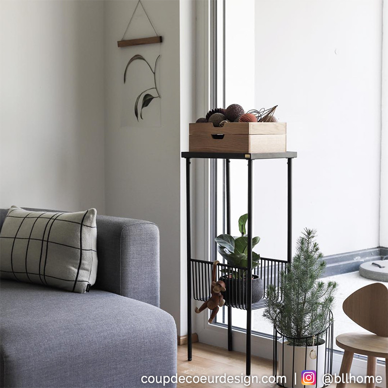 Petite console métal noir design avec porte revue - Dani